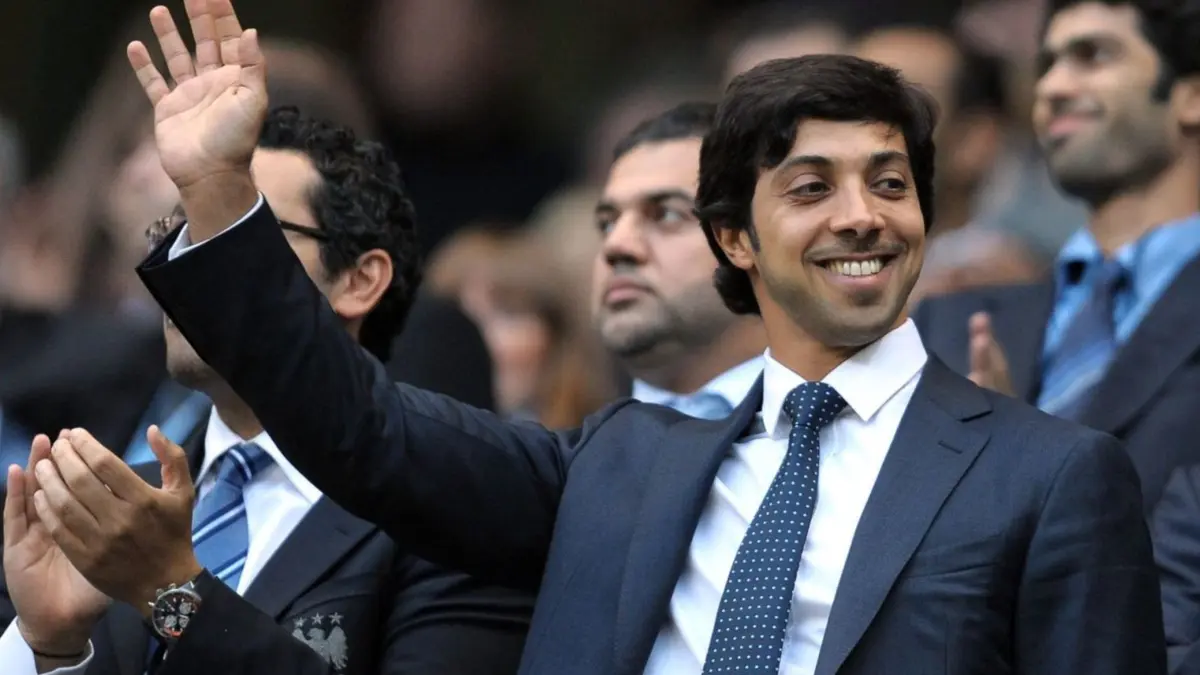Konglomerat sepak bola mengubah klub jadi raksasa lewat kekuatan finansial dan strategi global modern.