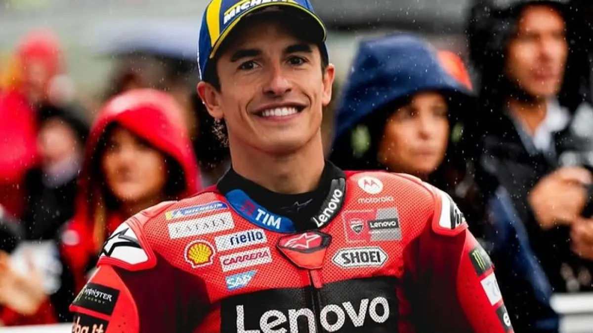 MotoGP Amerika 2026 memanas! Jorge Martin tantang Marc Marquez yang tetap dominan meski crash di hari pertama.