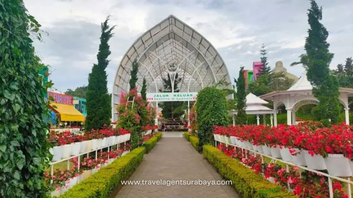 Flora Wisata Santera Delaponte viral! Cek harga tiket, wahana baru, dan spot instagramable di Malang yang wajib dikunjungi.