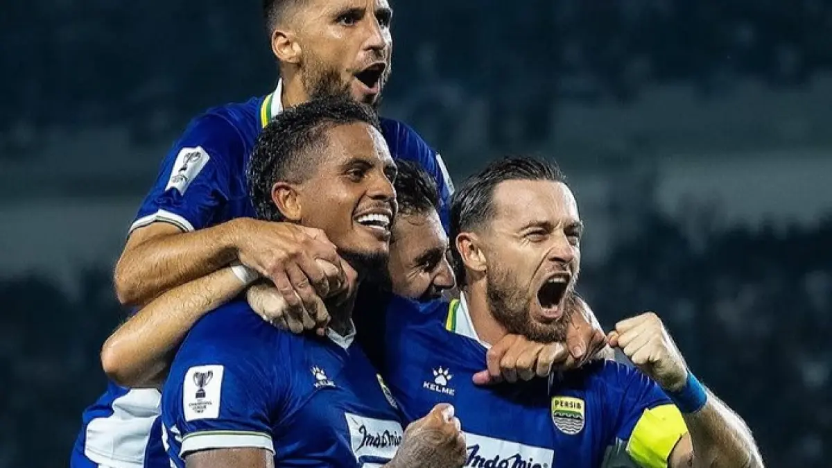Bursa transfer Persib Bandung heboh! Deretan pemain Eropa hingga MLS masuk radar, tim super sedang disiapkan.