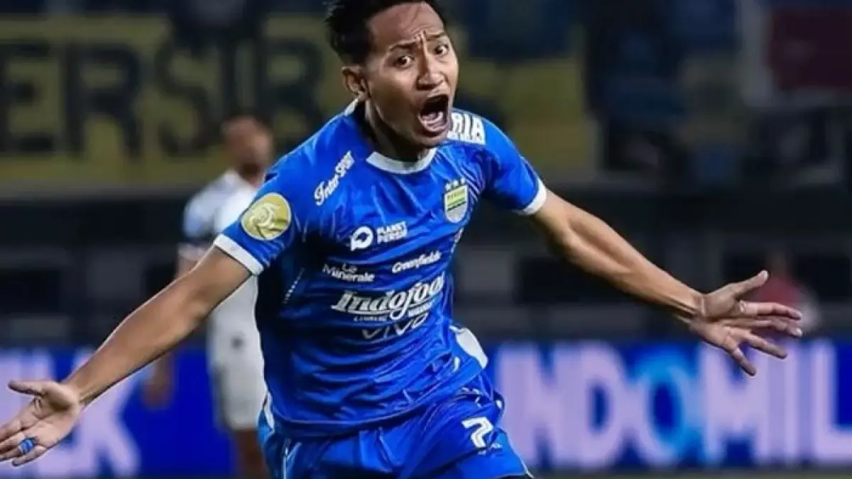 Persib Bandung berubah total! Ahmad Jufrianto jadi otak tim, ditambah rumor striker Eropa, sinyal era baru makin kuat.
