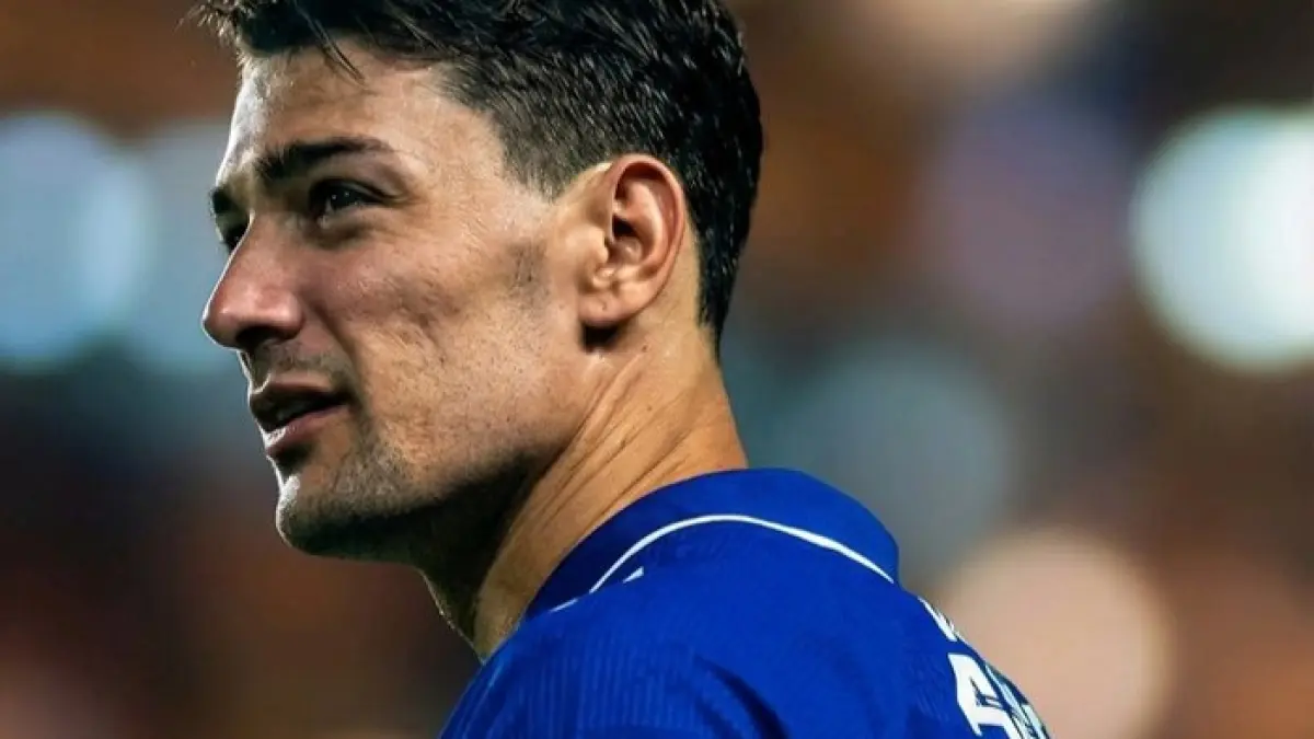 Persib Bandung bursa transfer Liga 1 memanas! 4 pemain incaran terungkap, strategi Bojan Hodak mulai terlihat.