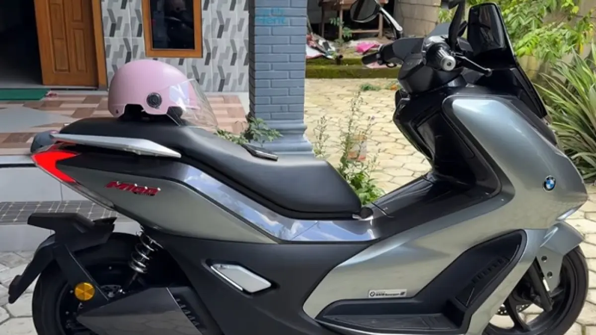 Winflay M135H, motor Listrik uwinfry terbaru 2026: baterai besar, jarak tempuh 180 km, cruise control, dan desain futuristik.