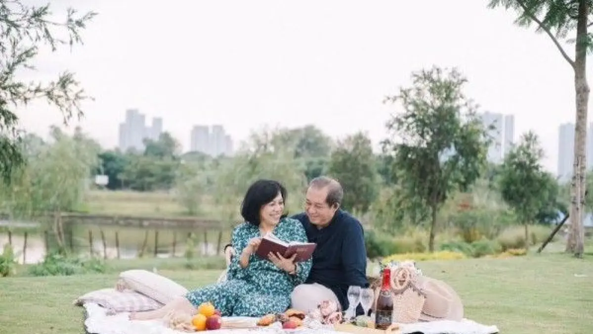 10 wisata Kota Surabaya paling hits dan murah, dari Graha Natura hingga Suramadu, cocok untuk liburan seru bersama keluarga.