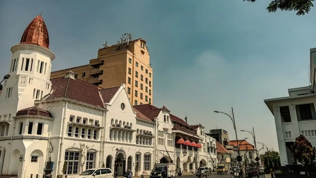 8 wisata Surabaya terbaru yang wajib dikunjungi, dari Park Shanghai hingga Trans Snow World, cocok untuk liburan keluarga seru.
