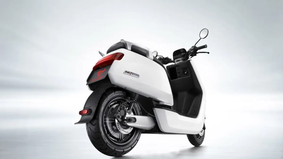 Motor listrik Rp15 juta tanpa sewa baterai dari Indomobil QT hadir dengan jarak tempuh 135 km dan fitur modern, jadi game changer di Indonesia.