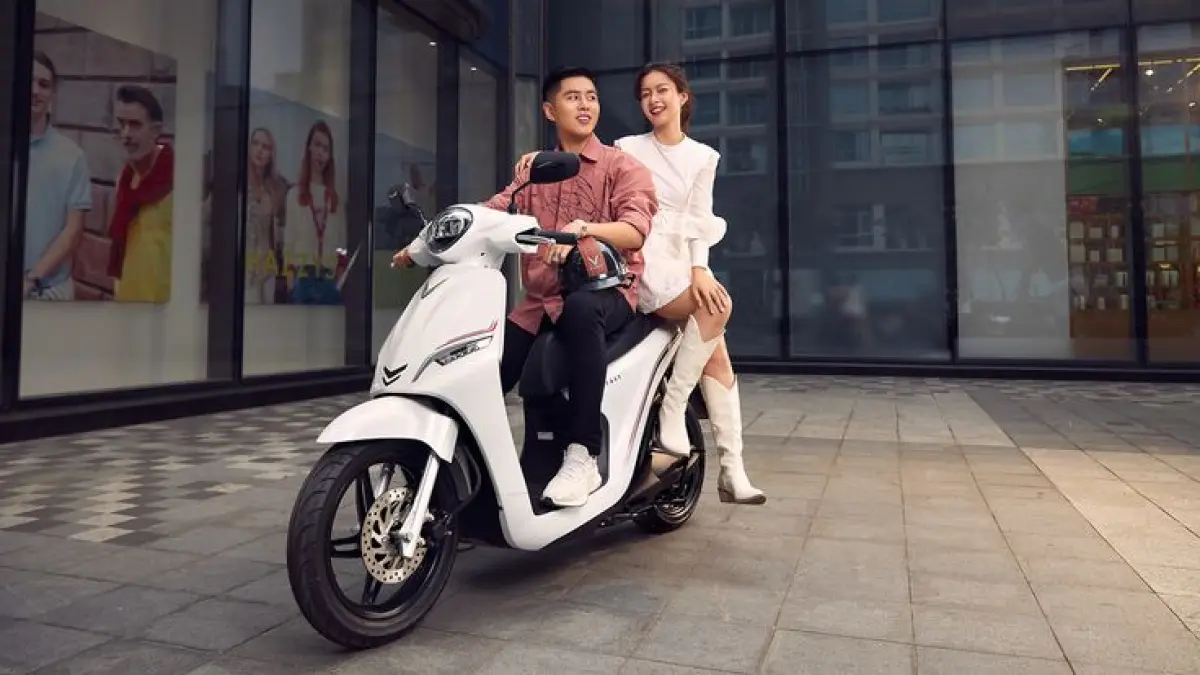 Motor listrik United TX3000 hadir dengan tenaga 3000 watt, jarak tempuh 120 km dan fitur lengkap. Simak spesifikasi dan harganya di sini.