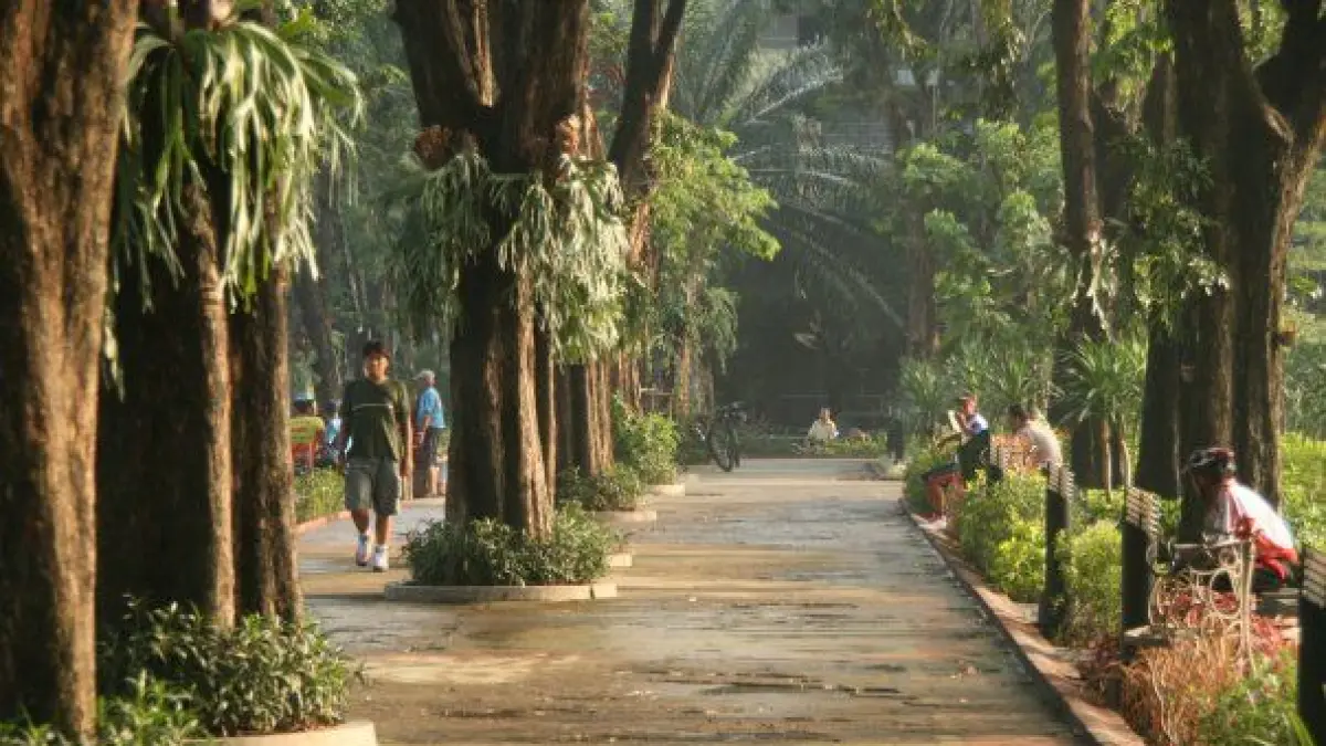 Taman Bhineka Surabaya viral! Wisata gratis dengan rumah adat Indonesia, spot foto estetik, dan edukasi budaya di Keputih.