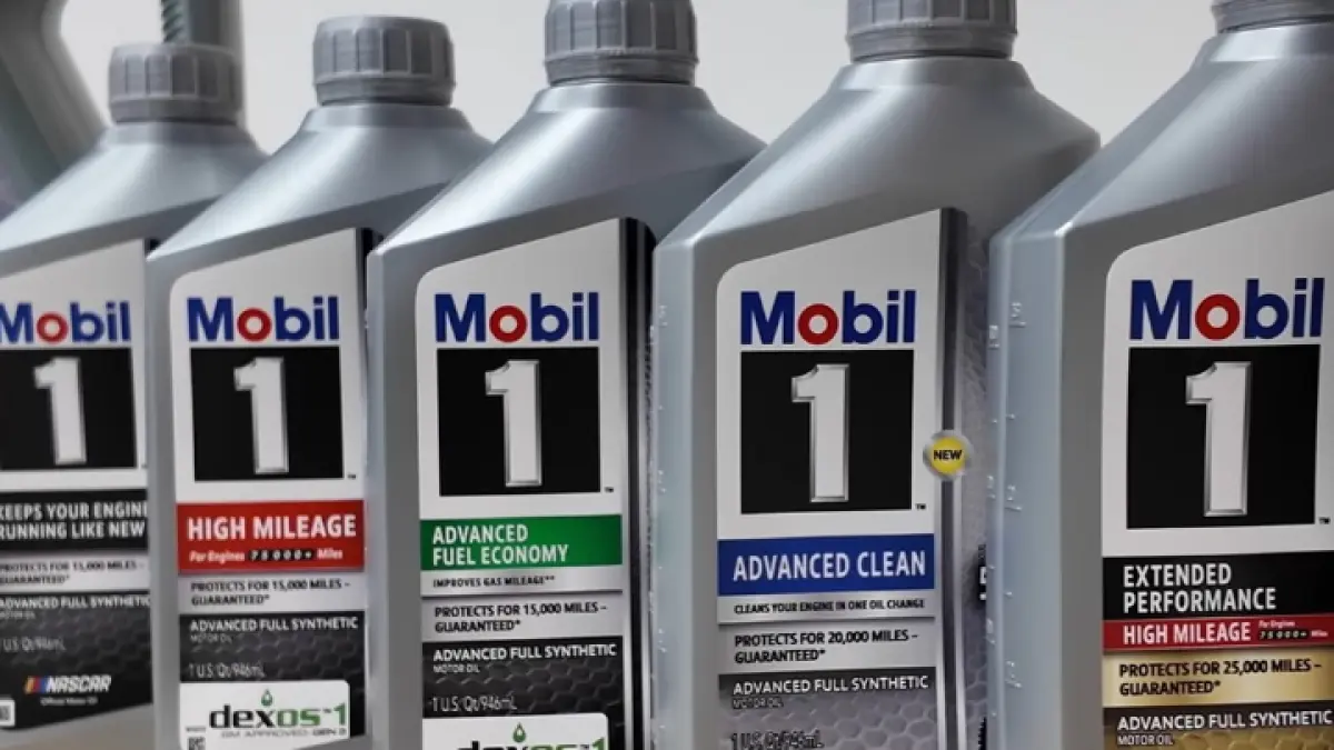 Oli Mobil 1 full synthetic untuk menjaga performa mesin tetap optimal. 