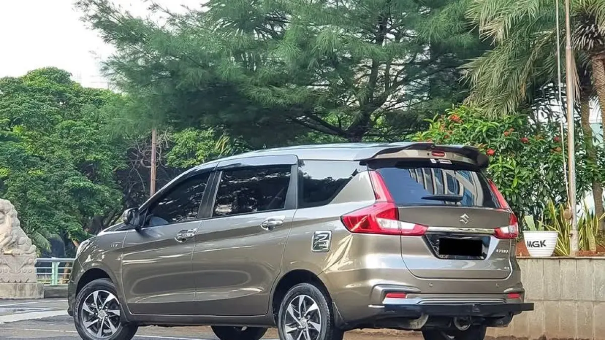 Pilih Toyota Avanza atau Suzuki Ertiga Hybrid? Cek perbandingan fitur, kenyamanan, dan performa mesin LMPV terbaik 2025 di sini!