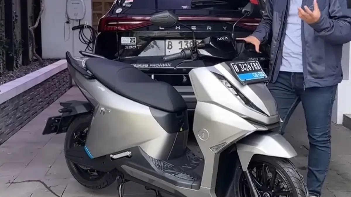 Alpha Entry Next Generation hadir sebagai motor listrik hybrid jarak jauh, efisien, nyaman, dengan baterai LFP dan fitur berkendara modern.