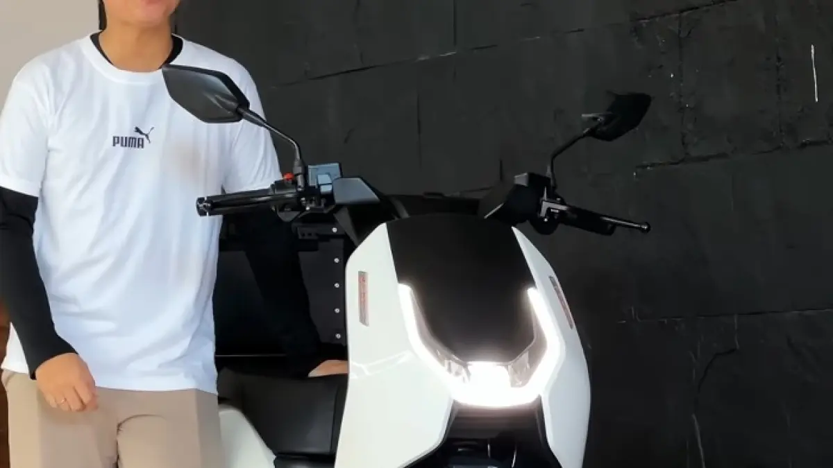 Motor listrik charge biket review indonesia 2026 hadir dengan fast charging 40 menit dan jarak 170 km. Simak spesifikasi lengkapnya!