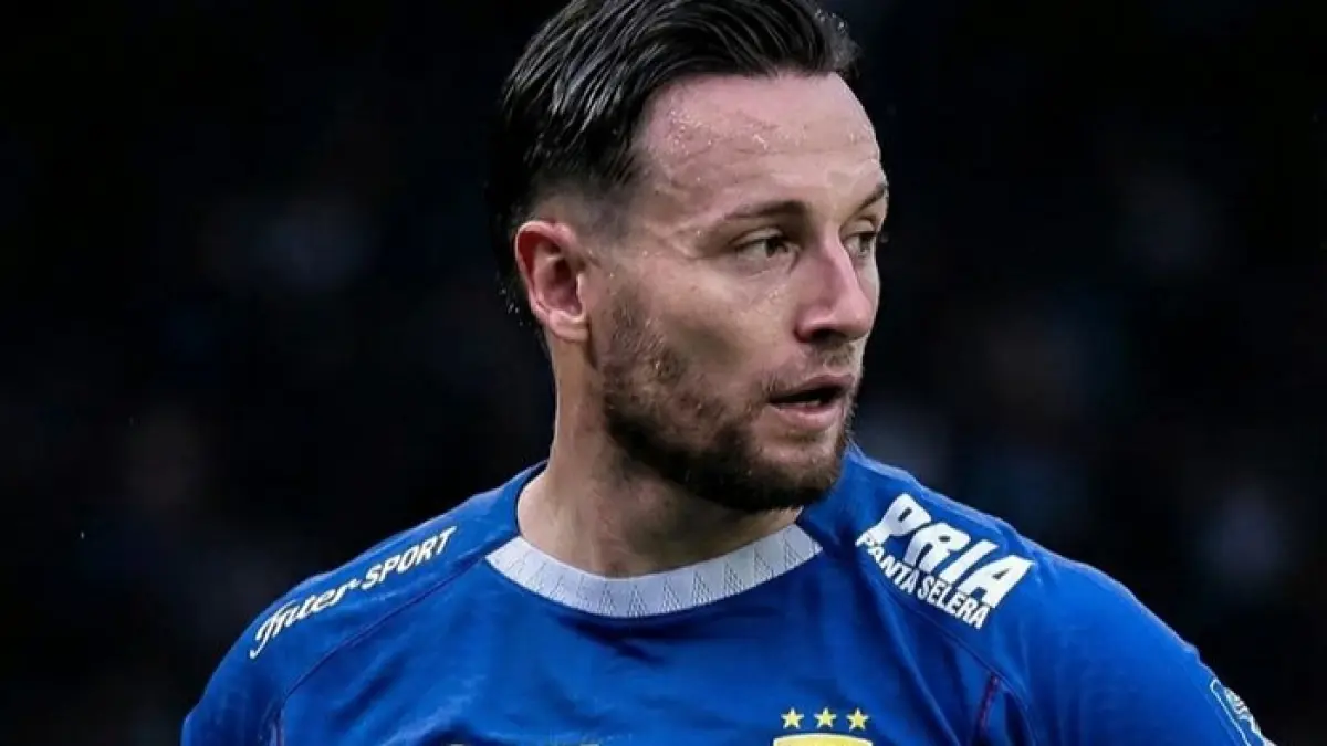 Persib Bandung batal merekrut Seroz Margono karena risiko adaptasi. Debut buruk di Persija jadi bukti keputusan tepat.