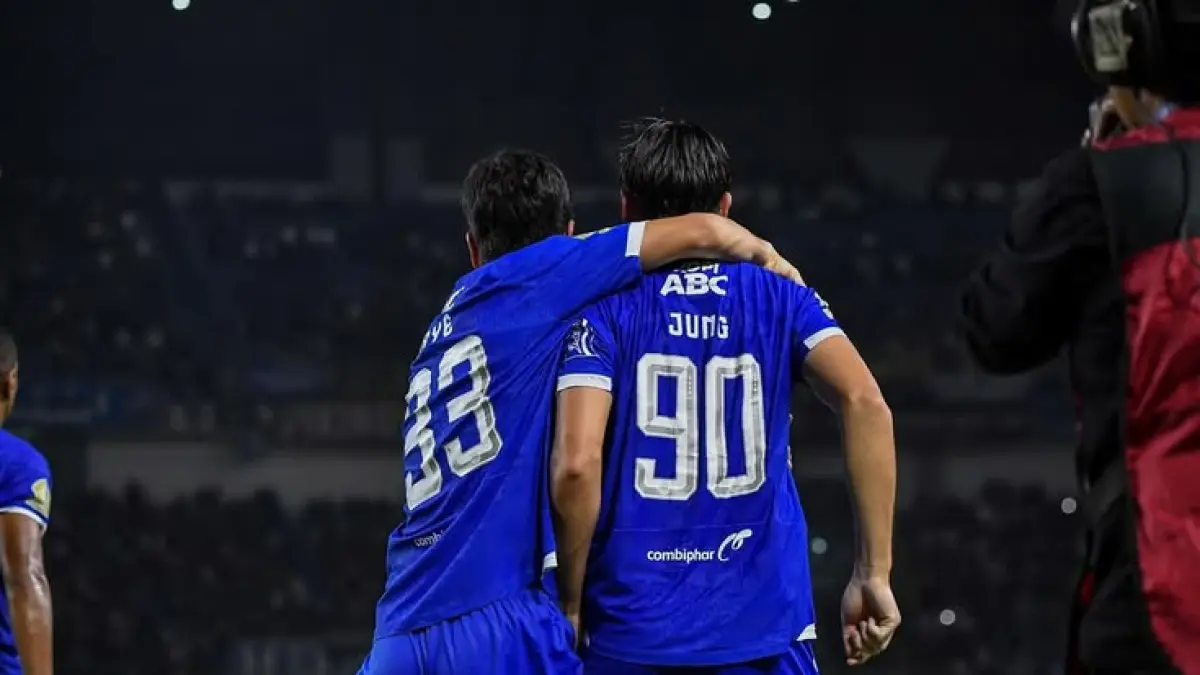 Persib Bandung dikabarkan incar Marco Duganzic. Adam Zbek dipinjamkan, sementara Bobotoh protes hak siar laga Persib yang tak tayang di TV.(Pinterest)