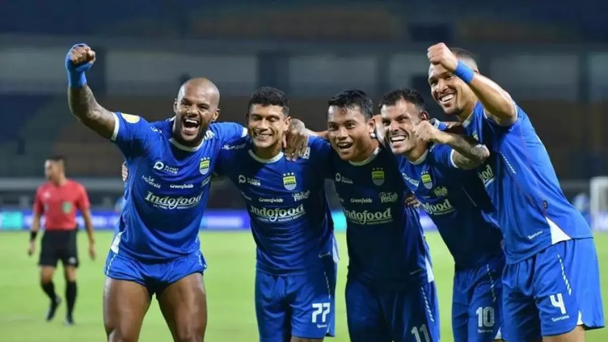 Persib Bandung resmi rekrut Layvin Kurzawa dan Dion Markx di bursa transfer Liga 1 Januari 2026 untuk memperkuat skuad Maung Bandung.(Pinterest)