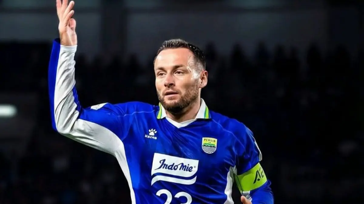 Persib gagal dapat Sios Margono, Persija ambil risiko besar yang berujung debut kebobolan 3 gol di Liga 1.