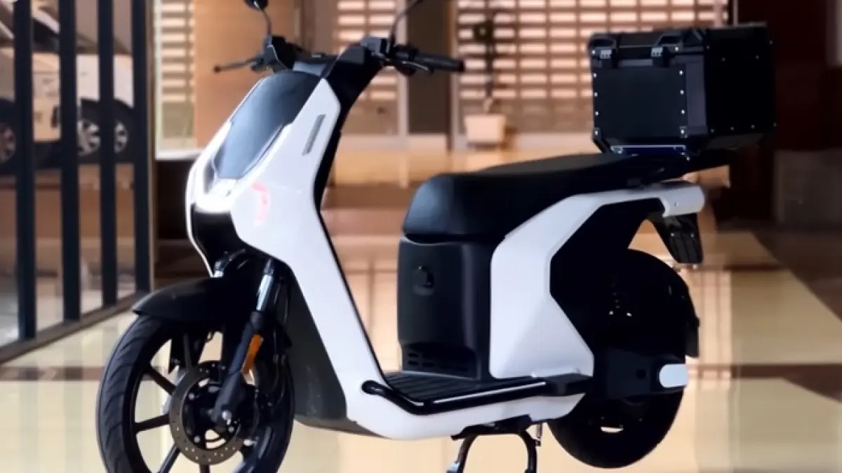Motor listrik charge biket review: cas 40 menit full, jarak hingga 170 KM, fitur canggih dan desain futuristik bikin penasaran.
