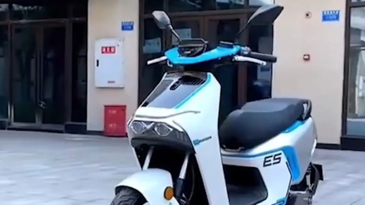 Motor listrik jarak 300 KM terbaik Zongsen IS5 hadir dengan teknologi hybrid, jarak tempuh super jauh, dan pengisian cepat.
