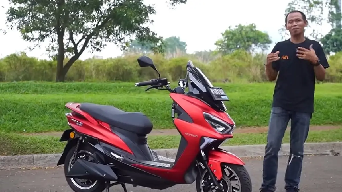 Polytron Fox S motor listrik review 2026, motor murah 11 jutaan dengan fitur lengkap, cocok untuk harian jarak dekat.
