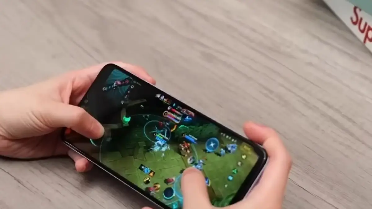 Rekomendasi hp baterai 6500 mAh terbaik 2026, tahan lama, fast charging cepat, cocok gaming dan multitasking seharian.