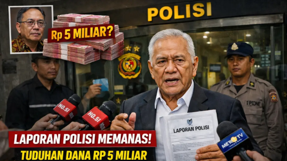 Seorang tokoh nasional menunjukkan dokumen laporan polisi kepada awak media usai melaporkan dugaan pencemaran nama baik terkait tuduhan dana Rp5 miliar dalam polemik ijazah Jokowi yang kembali memanas. (AI)