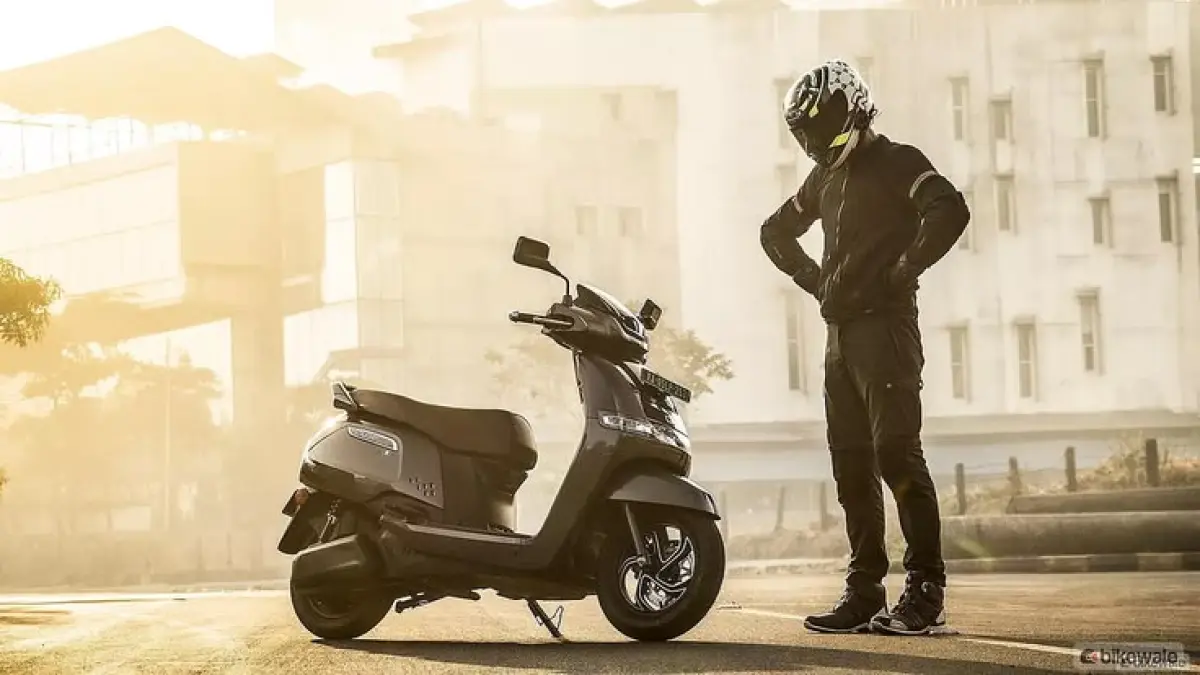 Polytron Fox 350 resmi meluncur! Motor listrik Rp15 jutaan ini hadir dengan desain baru, fitur canggih, dan kenyamanan lebih baik.