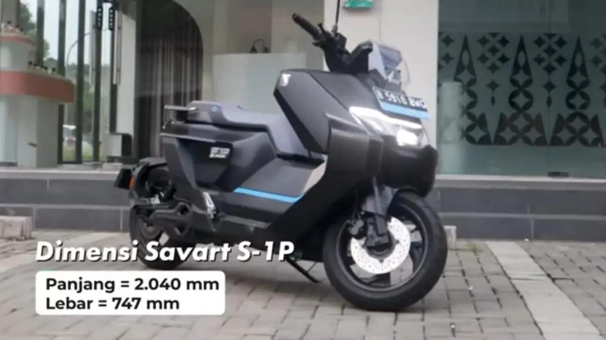 Review motor listrik Savart 2025, torsi 250 Nm dan top speed tinggi, tapi punya tantangan saat parkir di area sempit.
