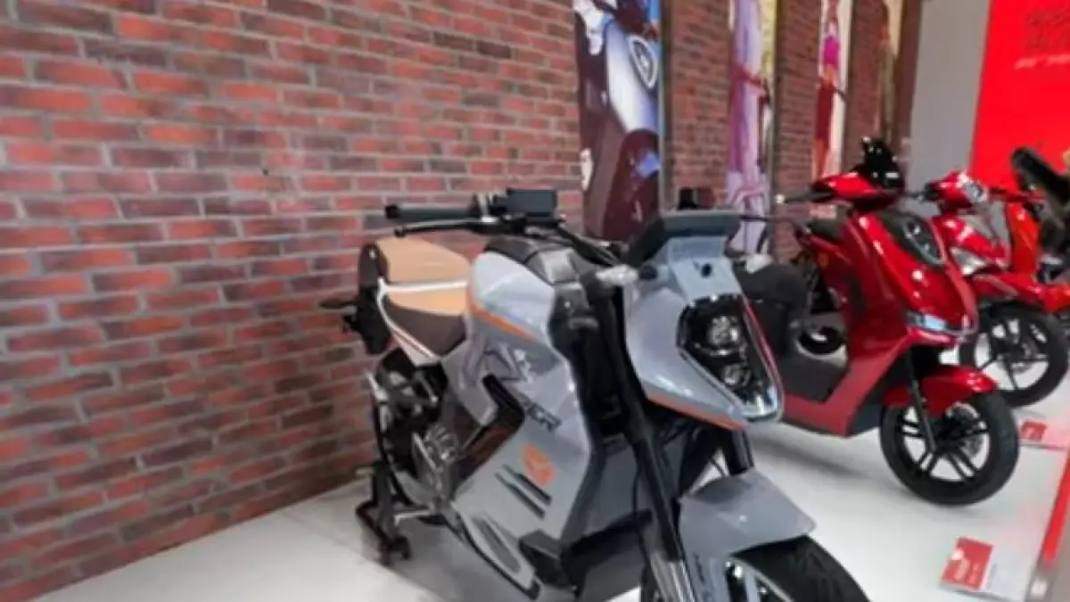 Yadea Kemper hadir dengan kecepatan 160 km/jam dan 0-100 km/jam 4,9 detik, motor listrik canggih dengan fitur premium.