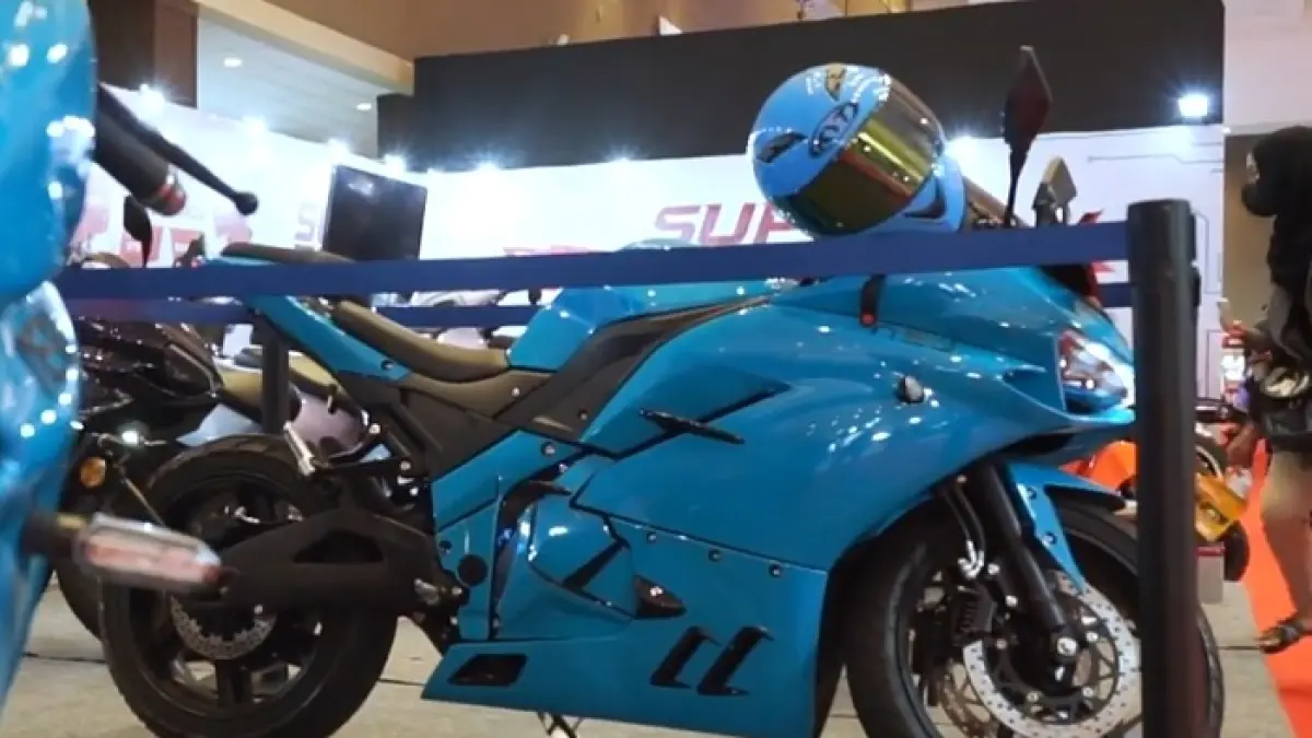 Motor listrik sport Indonesia terbaru 2026 hadir dengan desain agresif, kecepatan 150 km/jam, dan harga mulai Rp60 jutaan.