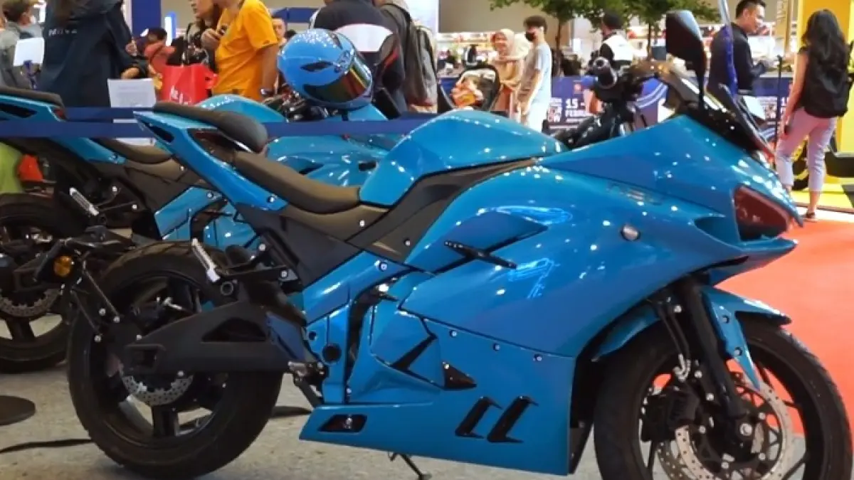 Motor listrik sport Indonesia terbaru 2026 hadir dengan desain agresif, tanpa rantai dan knalpot, serta kecepatan hingga 150 km/jam.