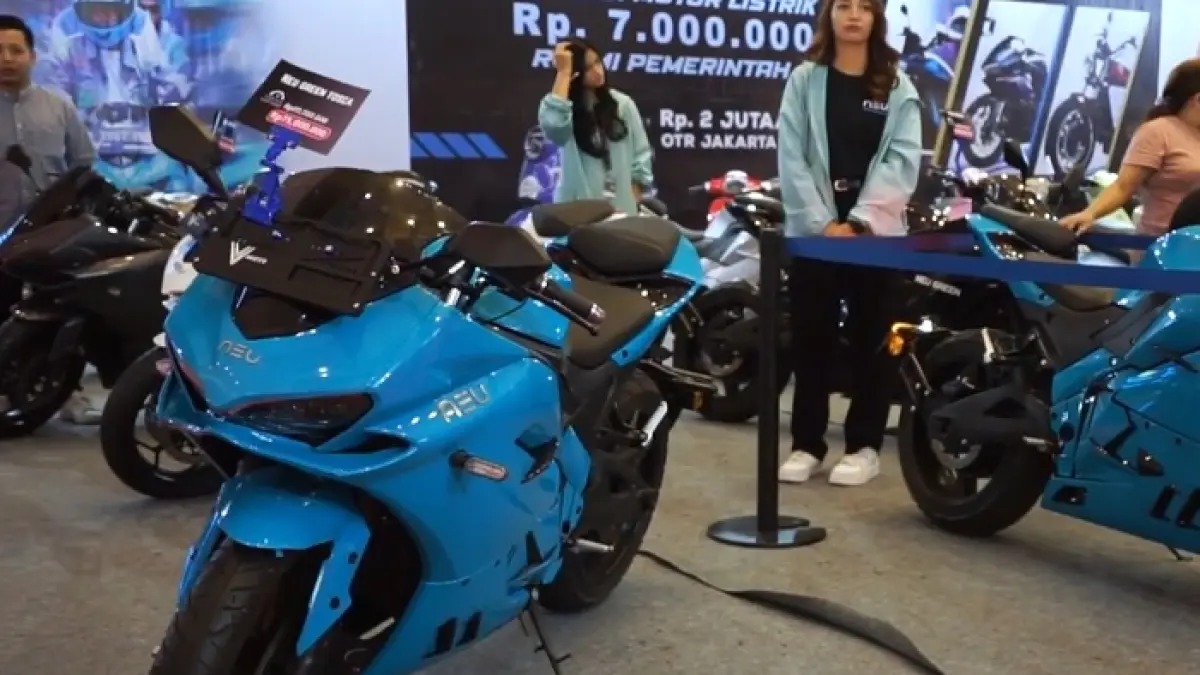Motor listrik sport Indonesia terbaru 2026 tampil futuristik, tanpa rantai dan knalpot, mampu melaju hingga 150 km/jam.
