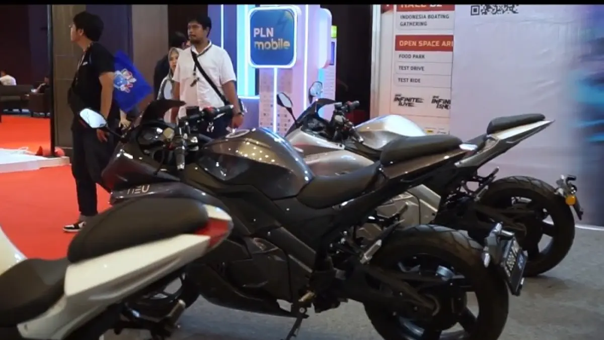 Motor listrik sport Indonesia terbaru hadir tanpa rantai, desain gahar, dan kecepatan 150 km/jam dengan harga mulai Rp60 jutaan.