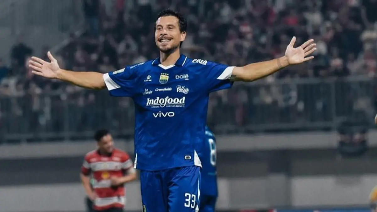 Update skuad Persib Bandung musim depan, dua pemain asing baru dibidik. Komposisi tim makin kuat dan siap bersaing!