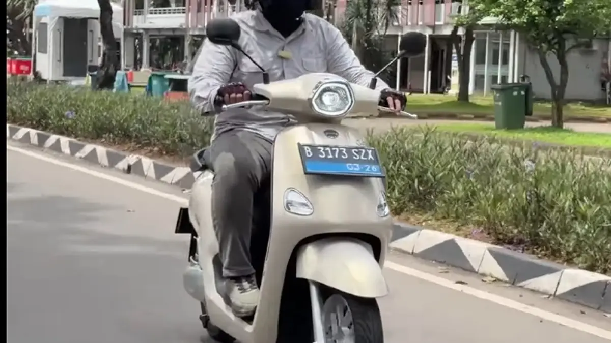 Yadea Osta Indonesia harga dan fitur, motor listrik 150 km dengan teknologi canggih, GPS tracking, dan fitur keamanan lengkap.