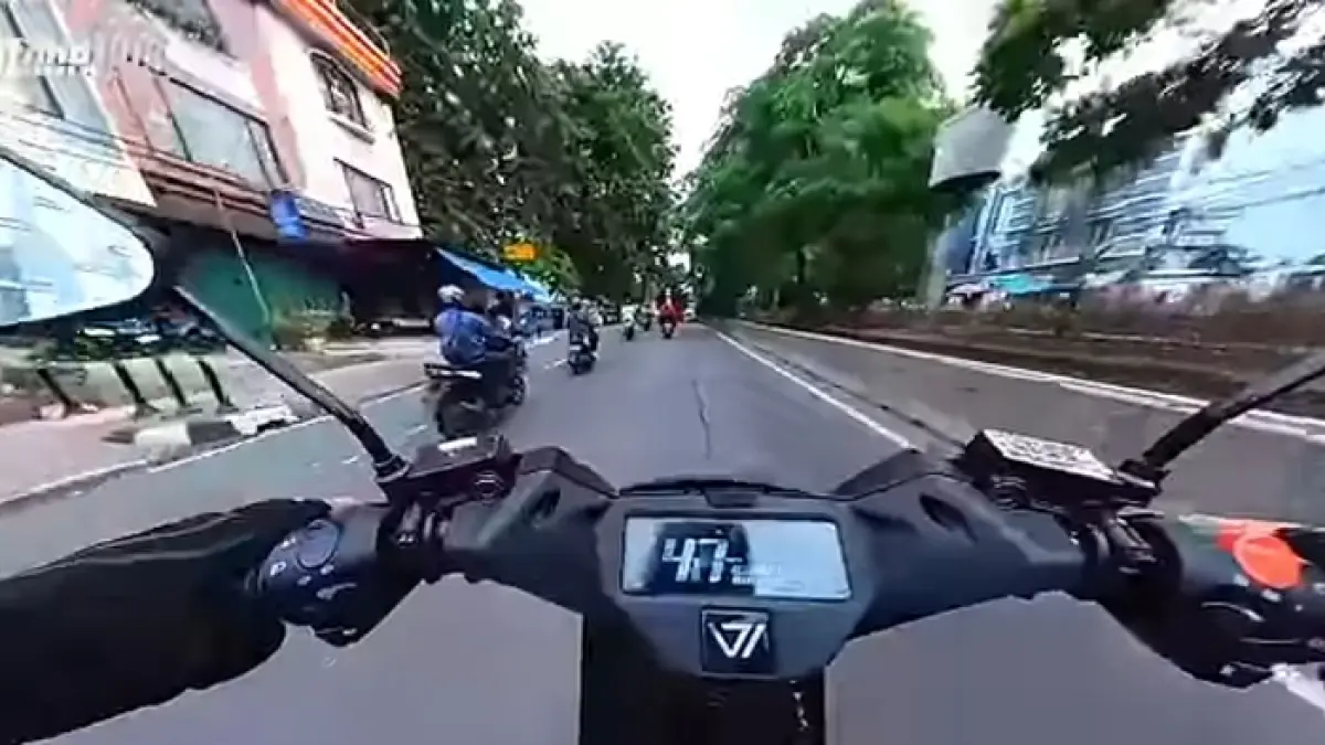 Zongshen 1S5 Indonesia spesifikasi terungkap, motor listrik hybrid dengan jarak 300 km dan fitur canggih siap bersaing di pasar.