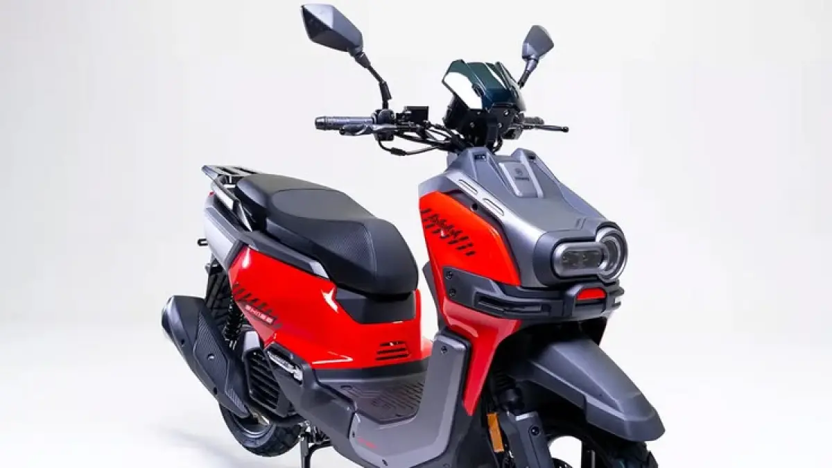 Yamaha NMAX Turbo Hybrid 2025 hadir dengan teknologi hybrid, irit BBM, fitur canggih, dan harga mulai Rp30 jutaan.(Pinterest)