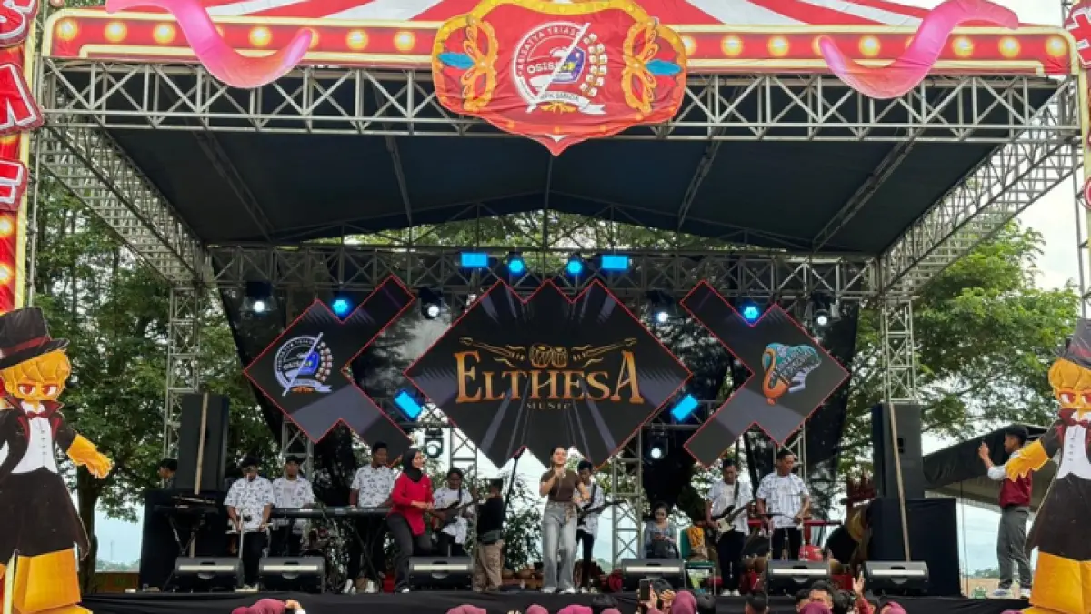 BERBAKAT: Pentas seni SMAN 2 Trenggalek sekaligus launching program kokurikuler sekolah, Senin (13/4).  
(AMALIA RIZKY IP/RADAR TRENGGALEK)