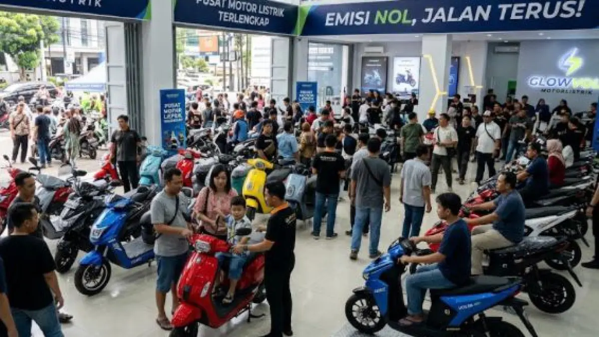 Cek harga motor listrik April 2026 di Cibubur! United TX 1800 canggih, Alva S21 diskon 20%, & Exotic Mizen subsidi cuma Rp5 jutaan. Klik di sini!