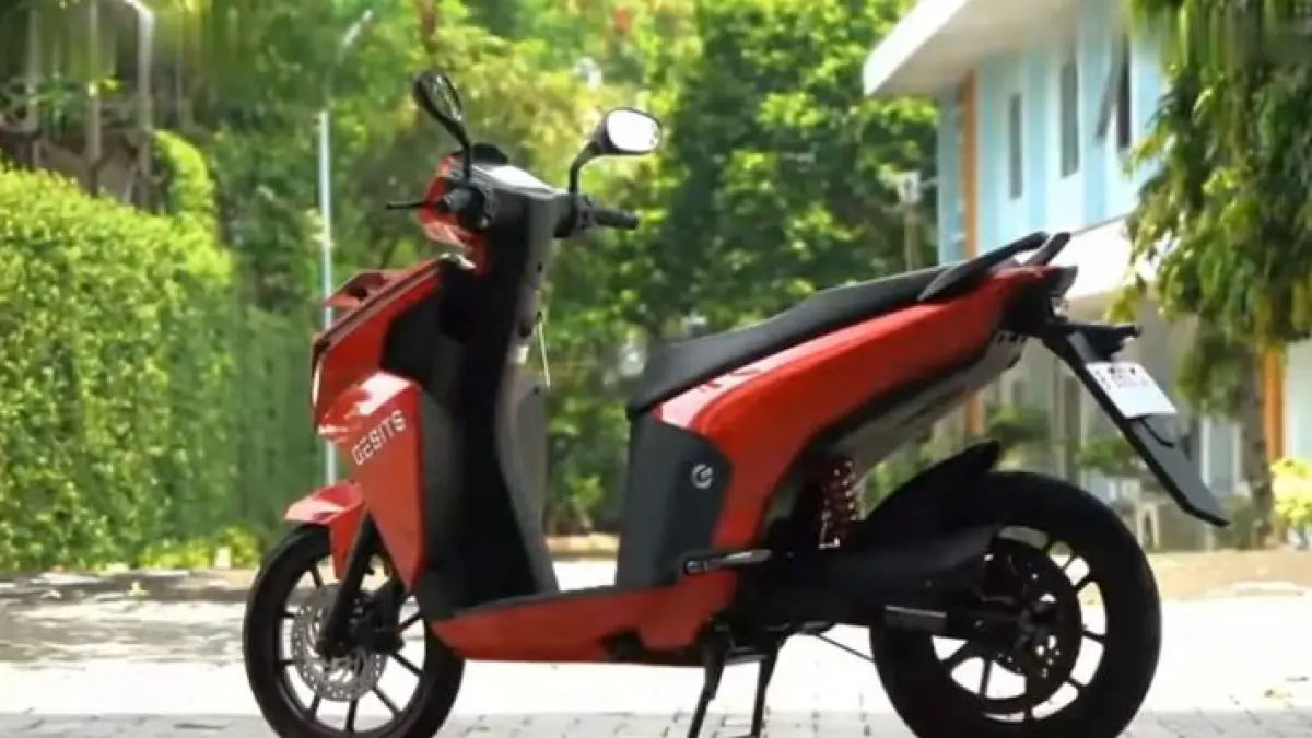 Cek review motor listrik Gesit 2026! Harga mulai Rp20 jutaan, jarak tempuh 100 km, dan performa setara 125cc. Dukung produk lokal sekarang!