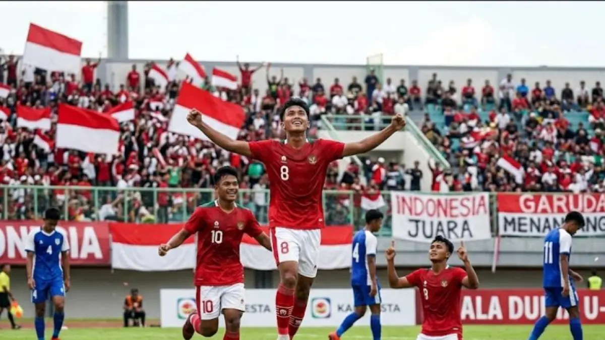 Cek jadwal Piala AFF U-17 2026 & formasi "Wajib Menang" Timnas Indonesia vs Malaysia. Prediksi line up, klasemen, & link streaming Indosiar di sini!