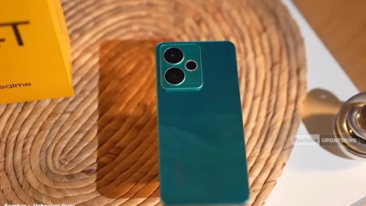 Cek 7 HP Realme terbaru 2026! Baterai 7000 mAh, RAM 24 GB, dan layar 144 Hz. Harga mulai 1 jutaan, cocok buat jangka panjang. Klik di sini!