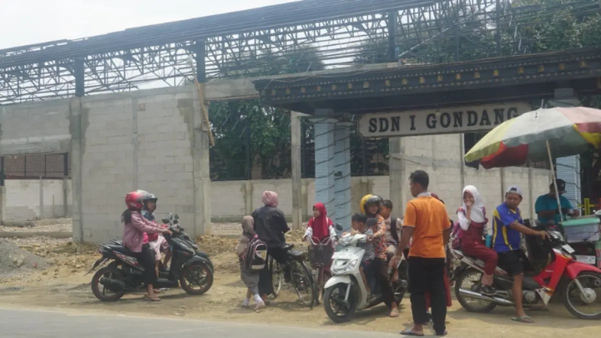 TAK TEGAS: Donasi untuk mengganti lapangan SDN 1 Gondang masih simpang siur. (FATRA ADITYA/RADAR TRENGGALEK)