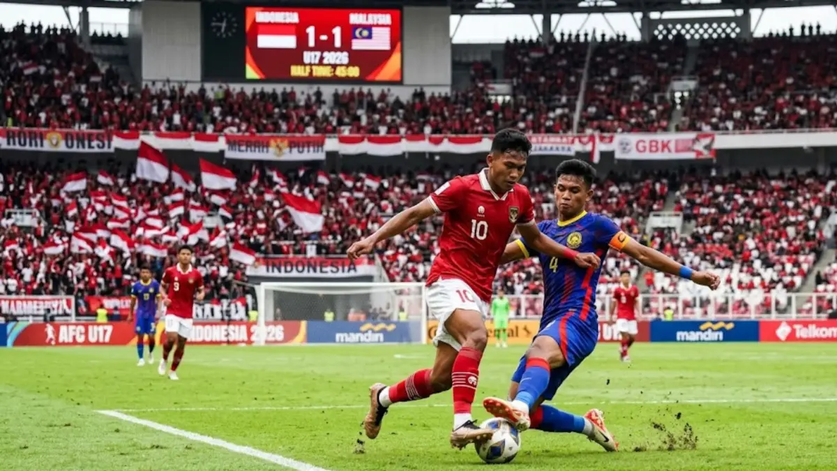 Indonesia vs Malaysia U17 2026 jadi laga hidup-mati. Simak prediksi skor dan peluang Garuda Muda lolos semifinal. (GEMINI AI)