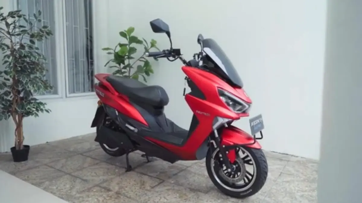 Ini 5 motor listrik terbaik dan awet 2026 di Indonesia dengan performa tangguh dan jarak tempuh jauh. Simak rekomendasinya!
(Screeenshot Youtube)