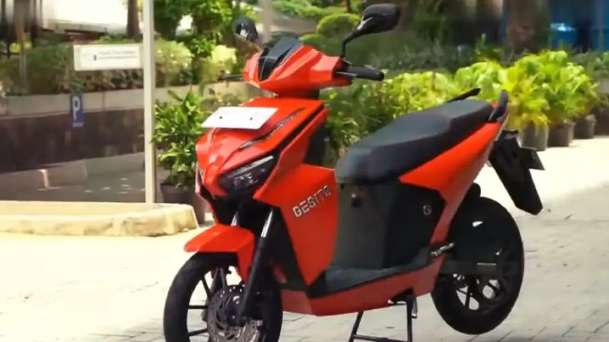 Motor listrik Gesits G1 terbaru 2026 hadir dengan fitur canggih, jarak tempuh 100 km, dan harga terjangkau. Simak ulasannya. (SC YOUTUBE)