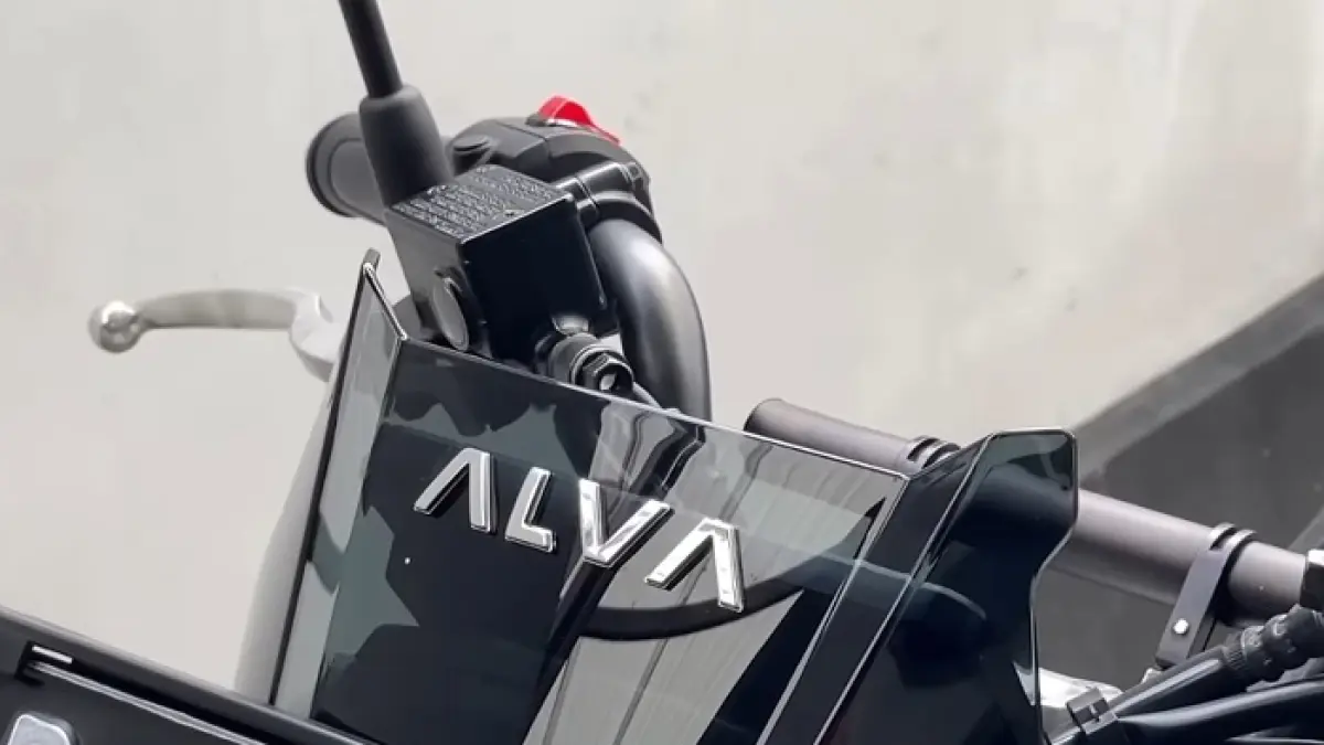 Review motor listrik Alva Cervo 2026, desain futuristis, tenaga kencang, fitur lengkap, tapi ada kekurangan penting. (SC YOUTUBE)