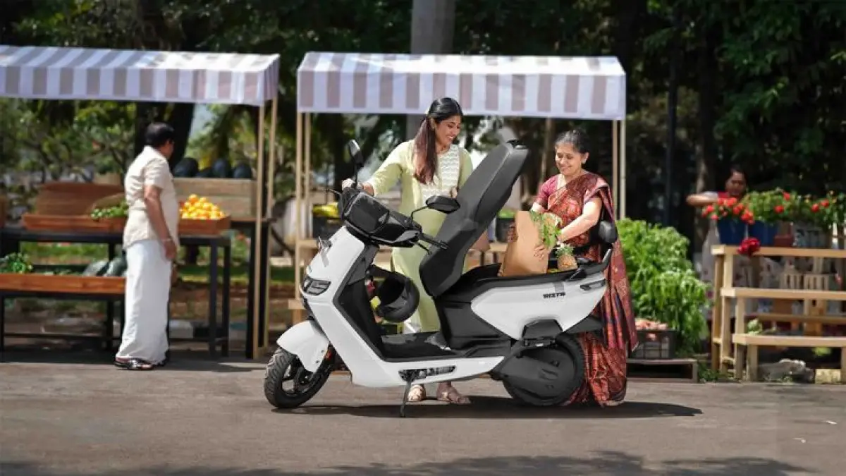 Review Uwinfly M135, motor listrik dual baterai dengan jarak 180 km dan fitur canggih. Simak spesifikasi dan harganya! (Pinterest)
