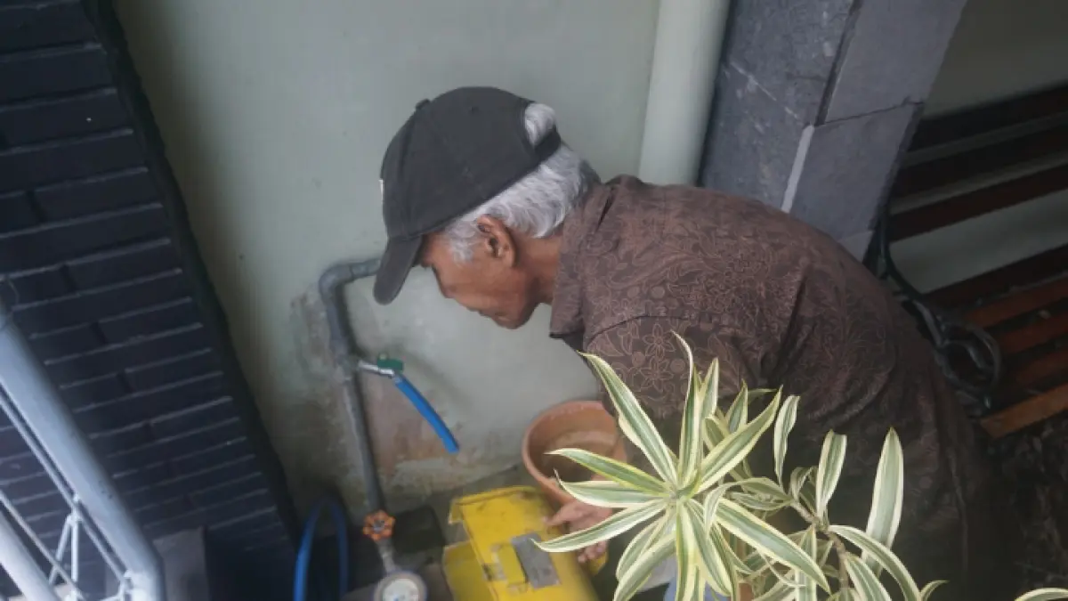 KEBUTUHAN DASAR: Jaringan pipa air bersih belum sepenuhnya tersambung di Desa Ngadimulyo, Kecamatan Kampak. (FATRA ADITYA/RADAR TRENGGALEK)