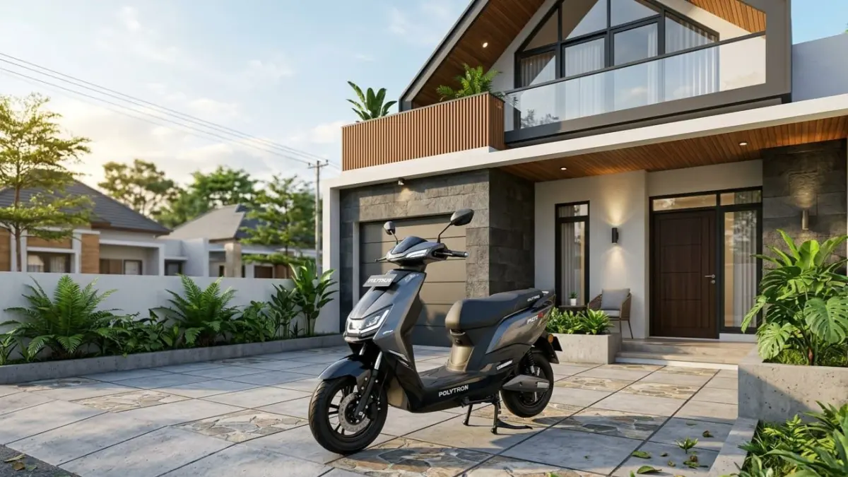 Polytron Fox 200 hadir dengan fitur remot praktis, cukup tekan tombol untuk menyalakan motor listrik dengan mudah.
