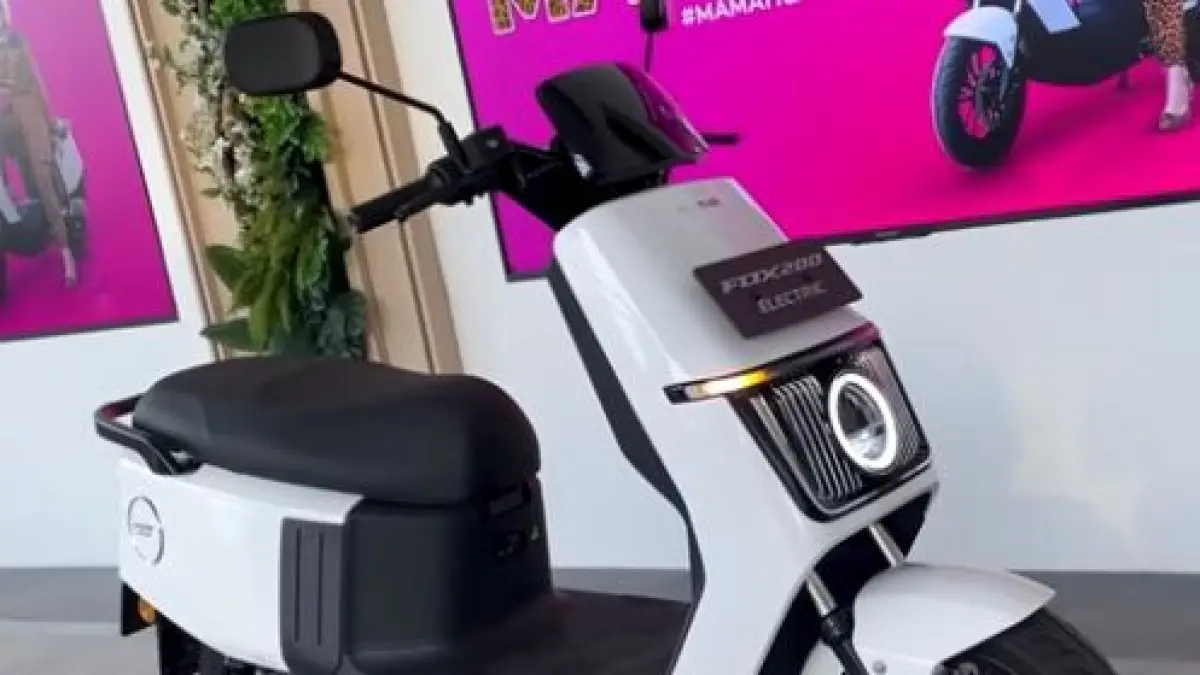 Polytron Fox 200 resmi hadir dengan harga Rp11,5 juta! Motor listrik mungil ini cocok untuk wanita dengan fitur canggih dan biaya operasional hemat. (screenshot youtube)